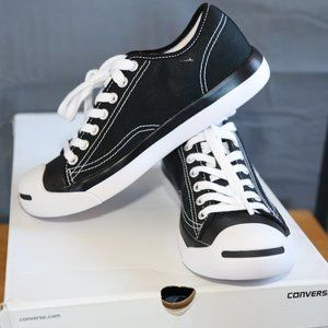 Converse tennis shoes